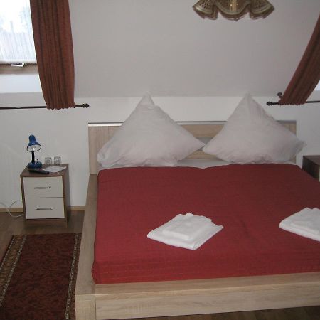Syrtaki Bei Nikos Hotel Schopfloch Room photo