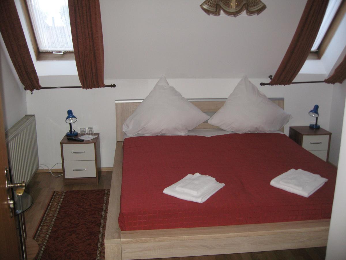 Syrtaki Bei Nikos Hotel Schopfloch Room photo